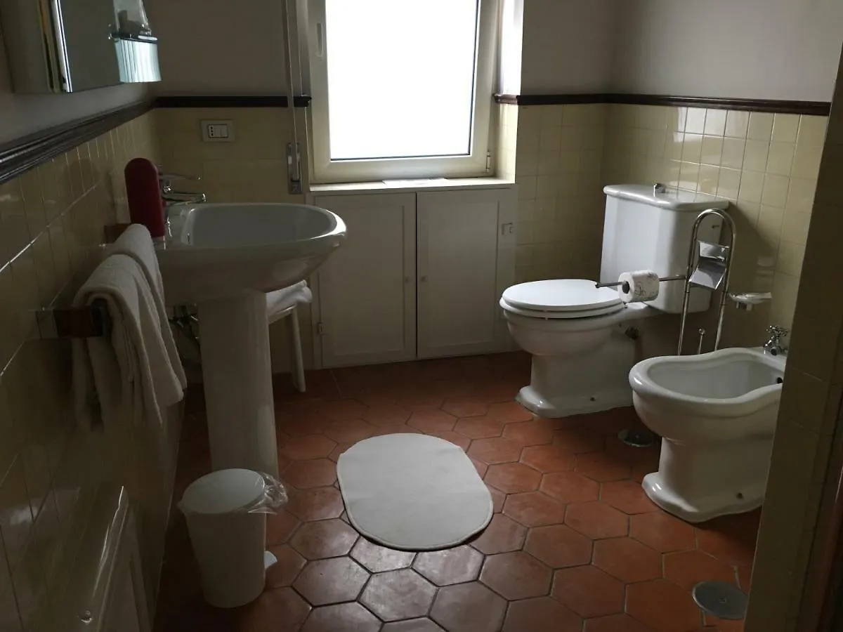 Gioviale Rooms Portici 0*,  Italia
