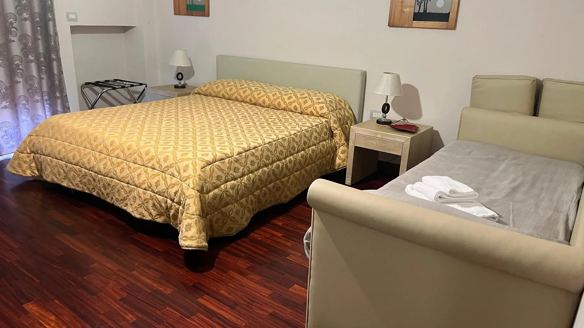 Gioviale Rooms Portici Italy
